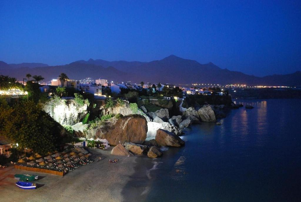 Edificio Verdemar - Stunning 1 Bed Apartment With Pool & Sea Views ネルハ エクステリア 写真