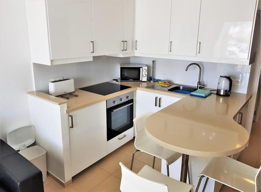 Edificio Verdemar - Stunning 1 Bed Apartment With Pool & Sea Views ネルハ エクステリア 写真